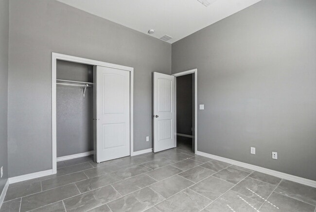 Building Photo - 941 Gulf Streams Ave