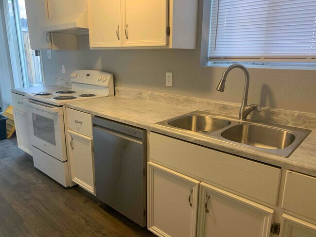 Building Photo - 2528 Taylor Ln