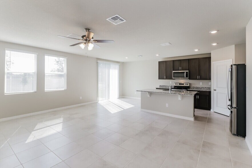 Building Photo - 39049 Harlow Rose Dr