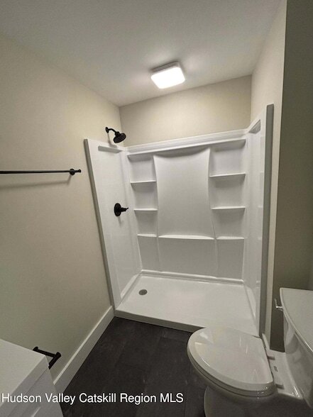 Building Photo - 13 Saugerties Manor Rd