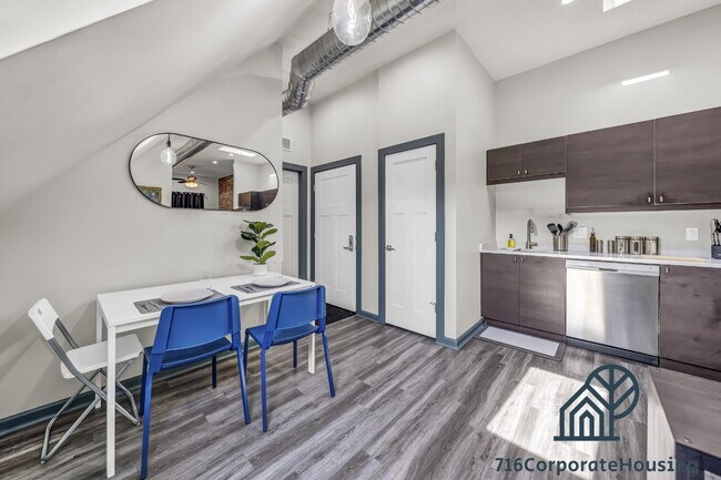 Building Photo - Furnished 2-Bedroom, 2-Bath Apartment near the Medical Campus