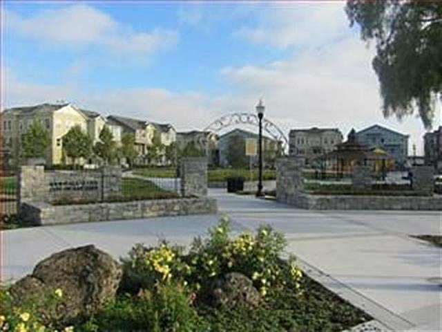 Building Photo - 1416 Dahlia Loop