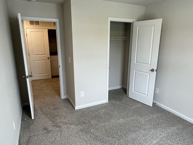 Building Photo - Newer3 Bed townhome in Concord