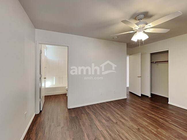 Building Photo - 6939 S Creek Run Ave
