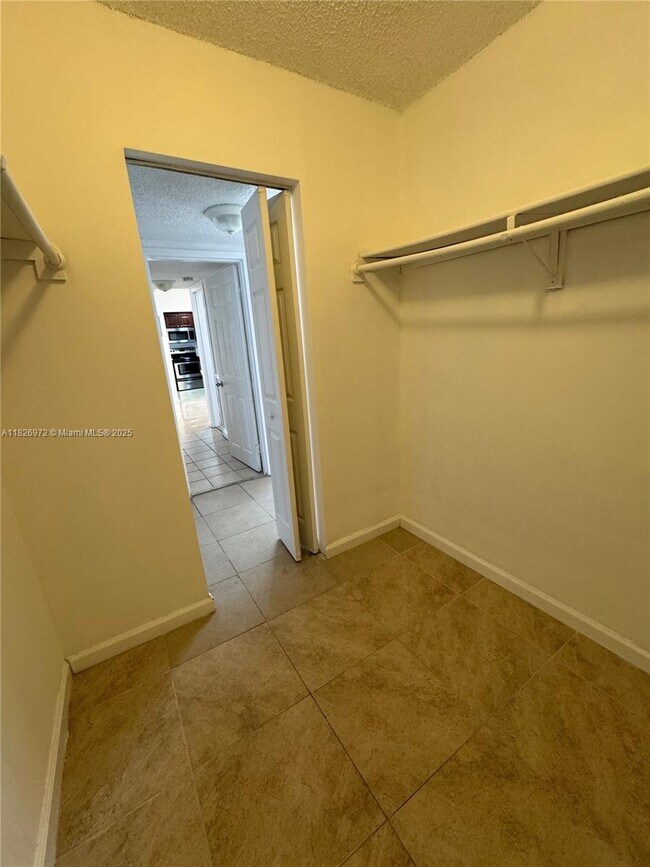 Building Photo - 4848 NW 24th Ct