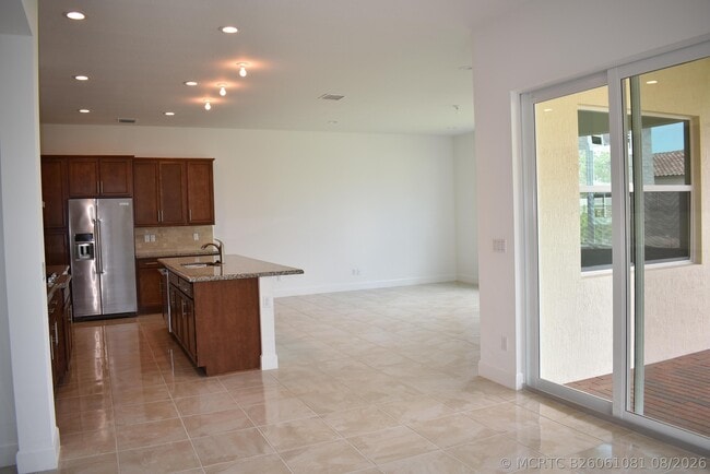Building Photo - 8865 Kingsmoor Wy
