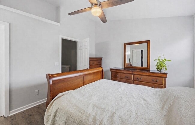Building Photo - Modern Comfort & Convenience in Regents Green Townhome
