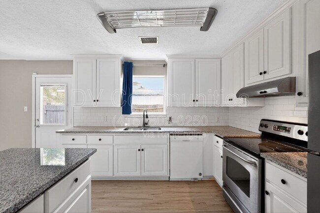 Building Photo - 16350 Many Trees Ln