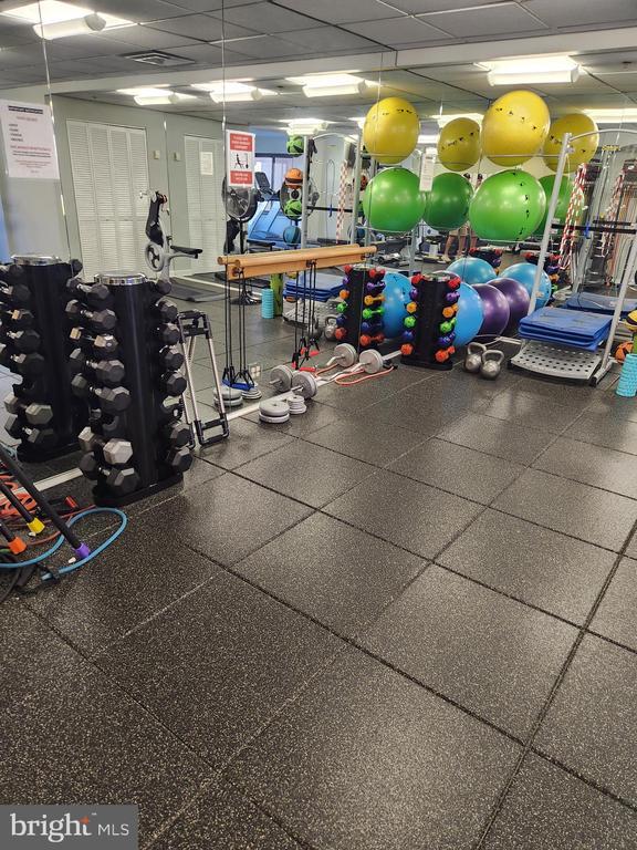 Building Photo - 900 N Stafford St