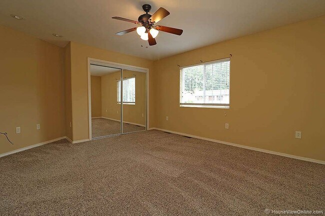 Building Photo - Brookshire 1315/1317