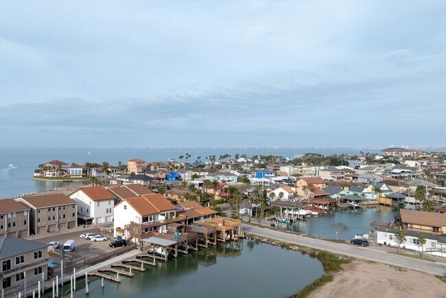 Building Photo - 1313 Harbor Island Dr