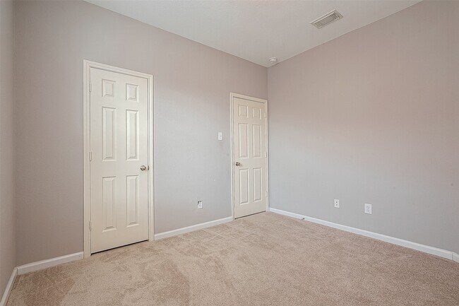 Building Photo - 5203 Heatherdawn Ct