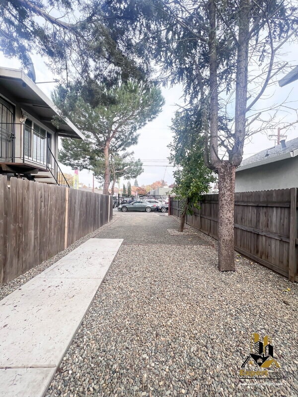 Building Photo - 125 B St