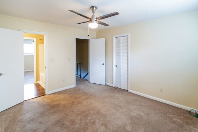 Building Photo - Inviting 2-Bedroom Townhome in Mount Pleasant
