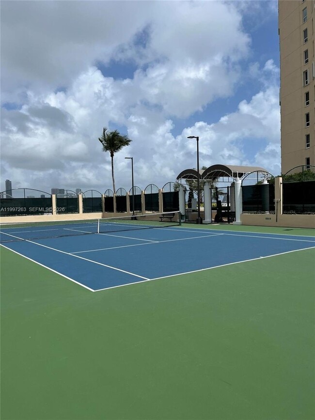 Building Photo - 808 Brickell Key Dr