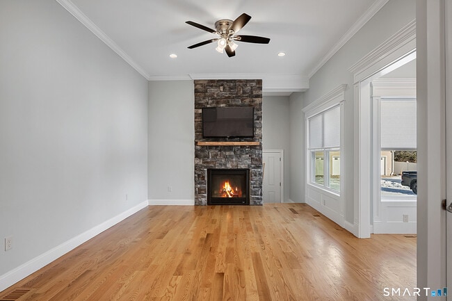 Building Photo - 137 Knowles Ave