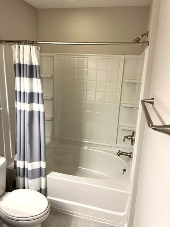 Building Photo - Coming Soon - Lovely 2 Bedroom 2.5 Bath Townhome in Goose Creek!