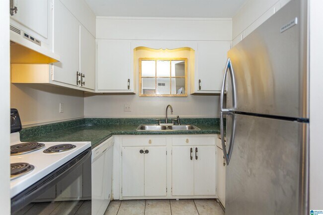 Building Photo - 2014 Montreat Pkwy