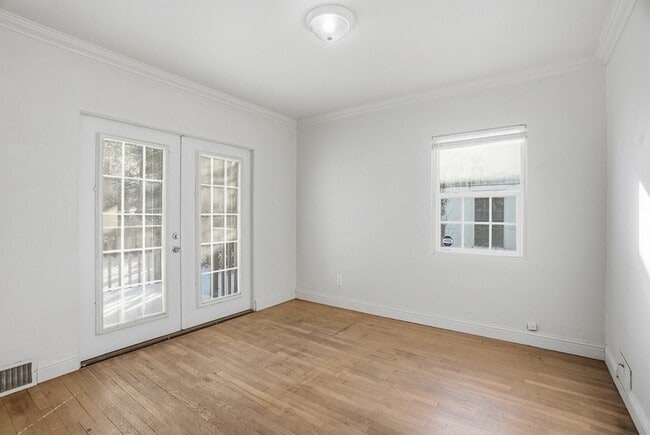 Building Photo - 1503 S SE Blvd