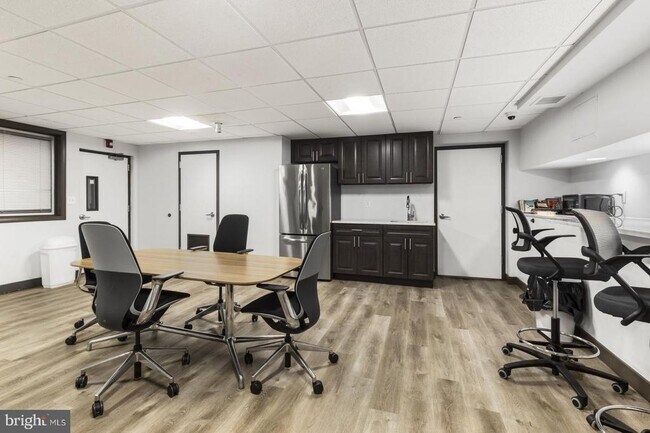 Building Photo - 2101 Chestnut St