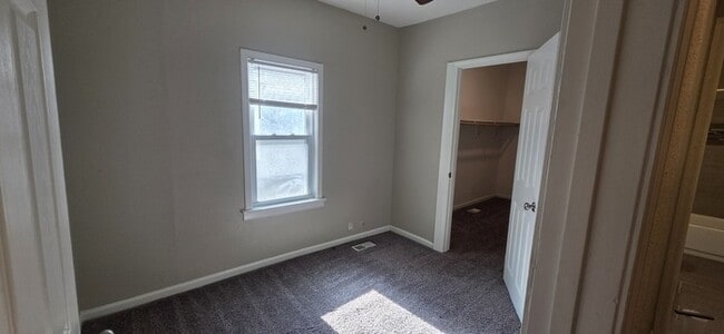 Building Photo - Welcome to this charming 3-bedroom, 2-bath...