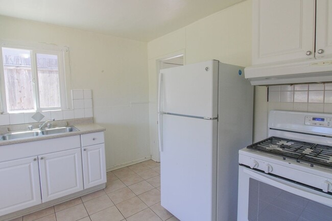 Building Photo - 1 Bed, 1 Bath Cottage in Grover Beach