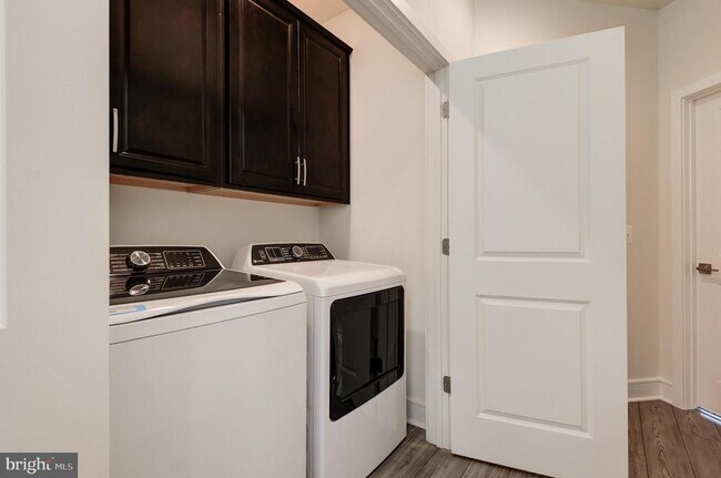 Building Photo - 135 Wake Robin Ct