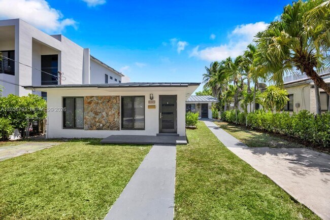 Building Photo - 3050 SW 26th St