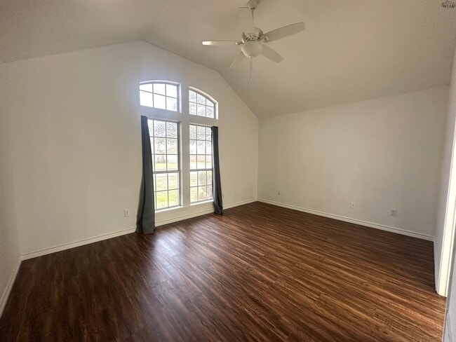 Building Photo - 5004 Bayberry Dr