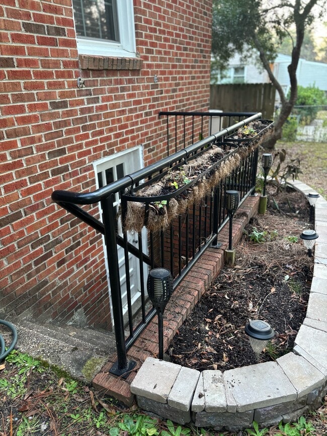 Building Photo - 1420 Pine Valley Loop