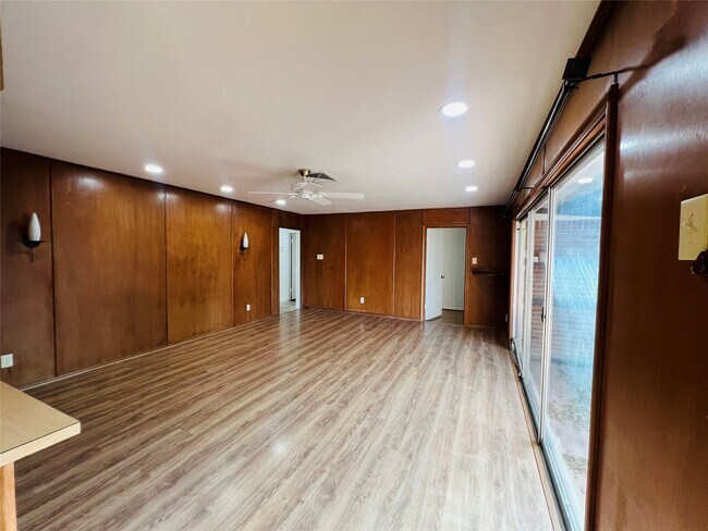 Building Photo - 5511 Willowbend Blvd