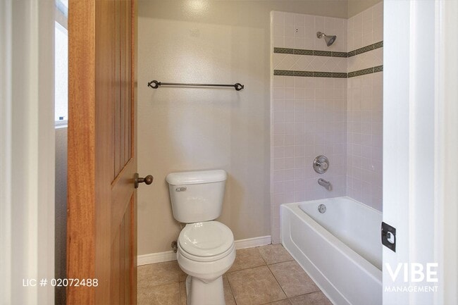 Building Photo - Spacious 3 bedroom plus office in Desirabl...