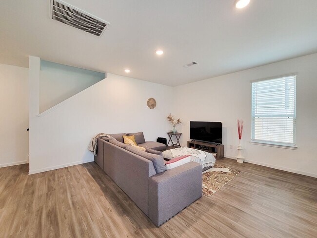Building Photo - Ready to move in! The Granville floor plan...