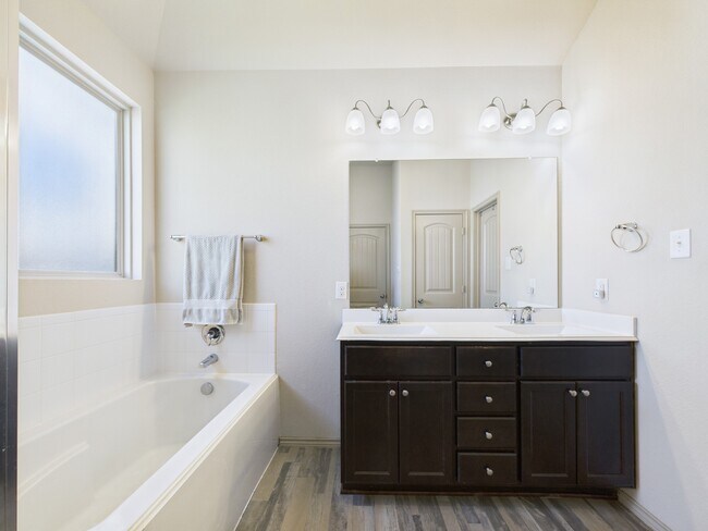 Building Photo - 5206 Rosehill Ridge Ct