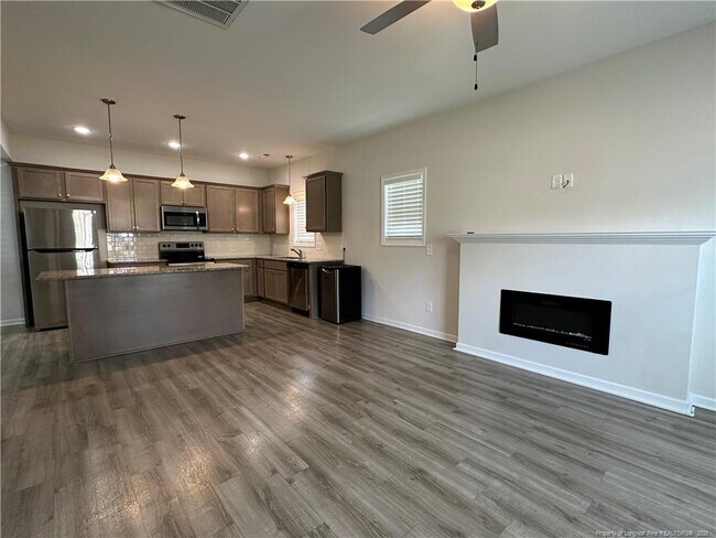 Building Photo - 158 Ledgebrook Ln