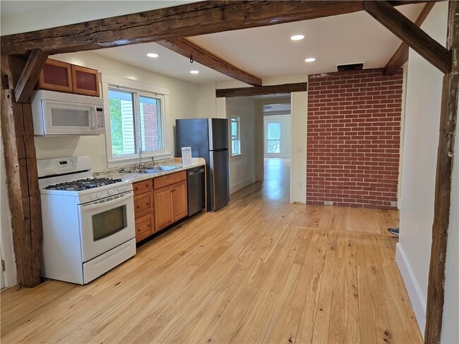 Building Photo - 235 Lighthouse Rd