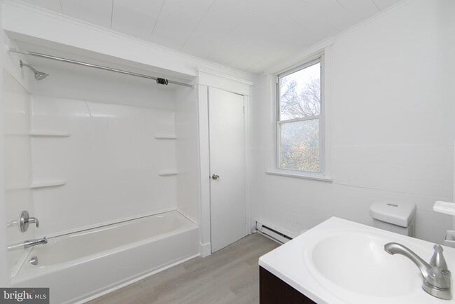 Building Photo - 1112 Collings Ave