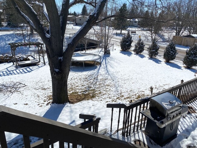 Building Photo - Great corner lot home backing up to open s...