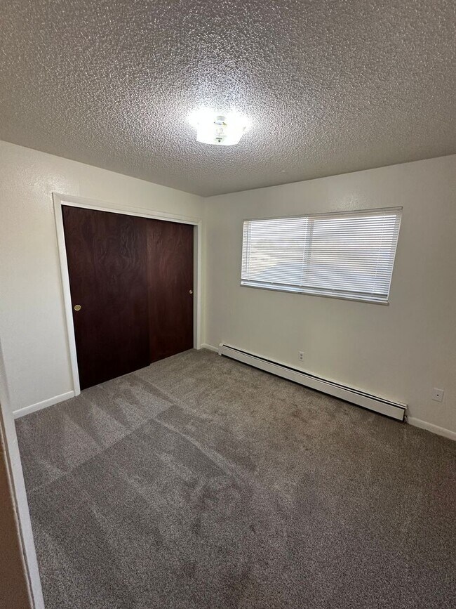 Building Photo - EM1304