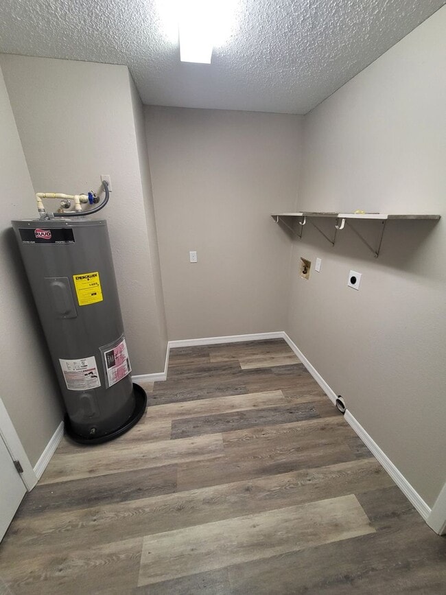 Building Photo - Fully Renovated 3 Bed / 2.5 Bath – 1,878 Sq Ft – 1/3 Acre -- Silver Springs Shores