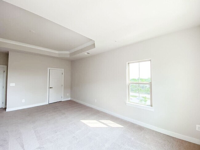 Building Photo - Immaculate & Stunning 3 Bedroom 2.5 Bathroom Brick, End-Unit Condo Style Townhome In Luxurious An...