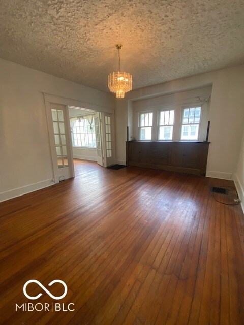 Building Photo - 1019 W 35th St