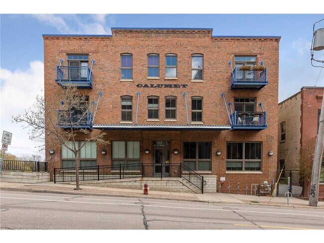 Building Photo - 127 5th St NE