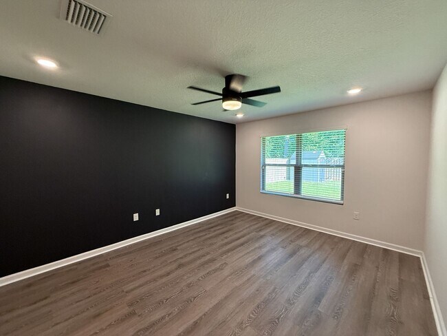 Building Photo - 4 Bedroom 2 Bath Home for Rent in Birch Run Subdivision! Energy Efficient Solar Panels to Help Lo...