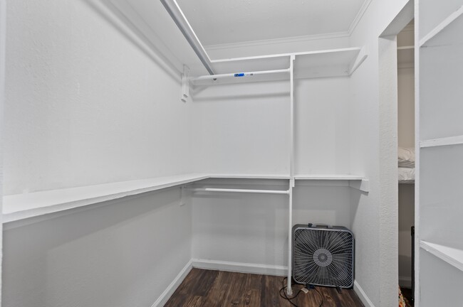 Building Photo - 139 E 49th St