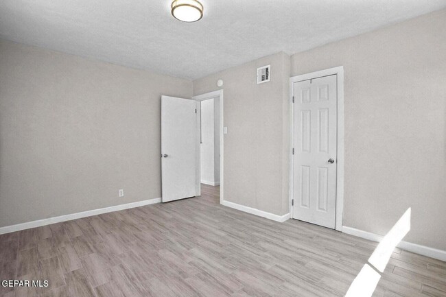 Building Photo - 5021 Tetons Dr