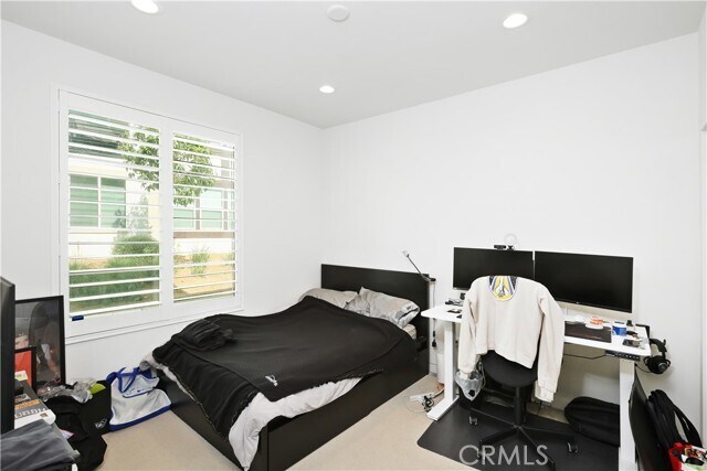 Building Photo - 166 Novel