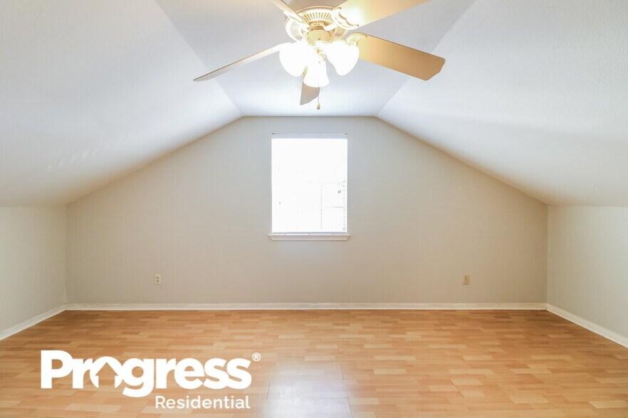 Building Photo - 17938 Great Glen Dr