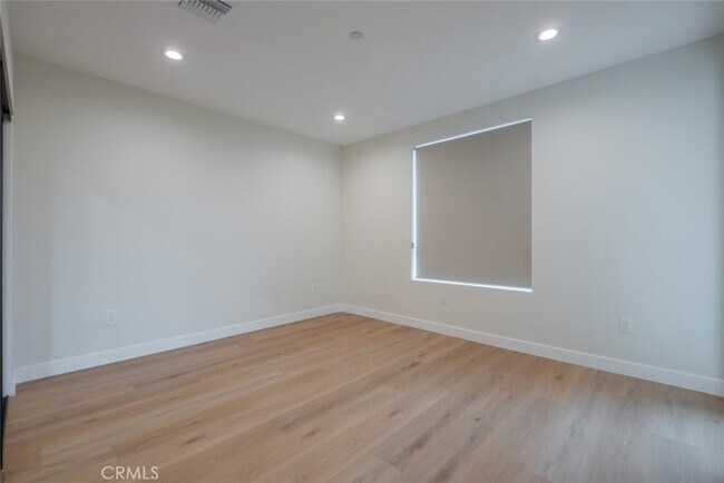Building Photo - 10218 Fernglen Ave
