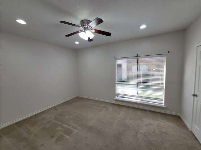 Building Photo - 2025 Augusta Dr